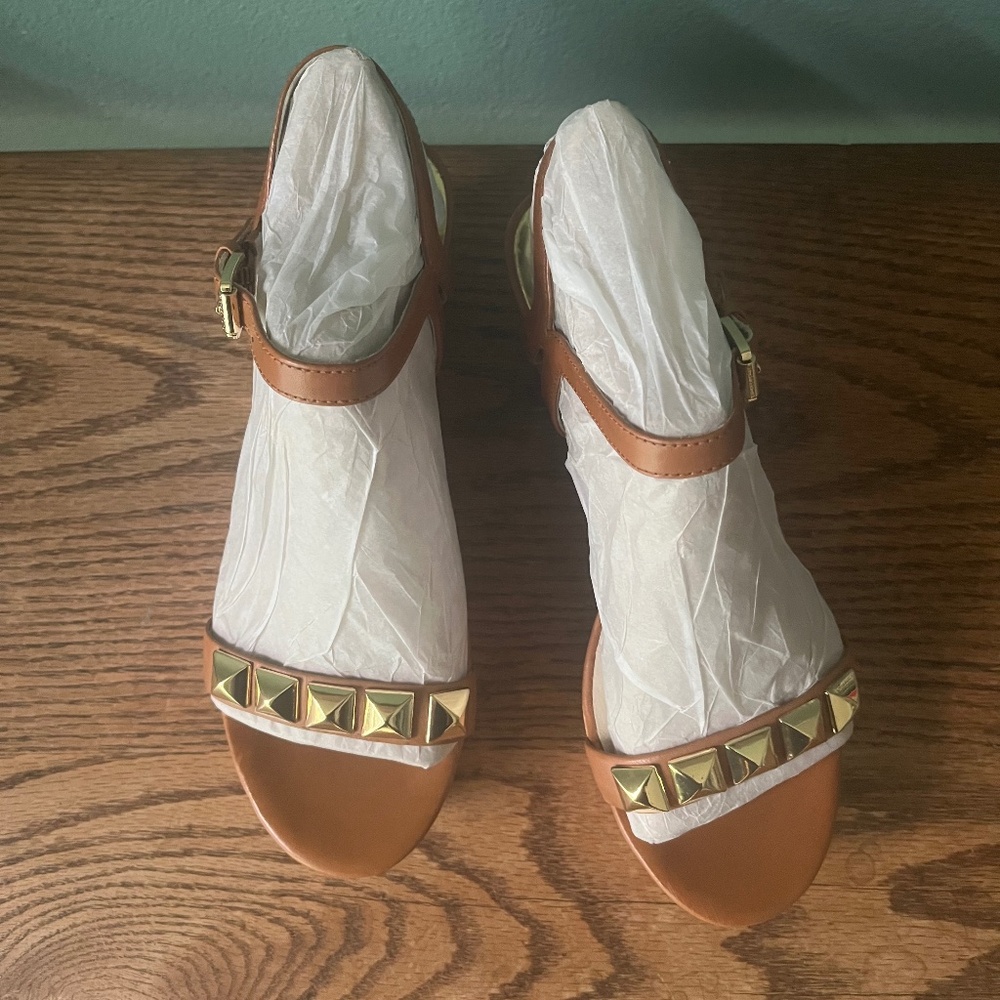 Michael Kors Platform Sandal Caramel Shade w Gold Studs Size 7  In The Box  NWOT - Picture 7 of 11